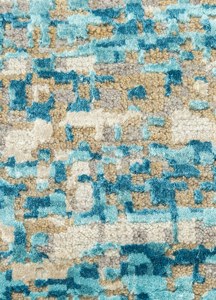 uvenuti ivory wool and bamboo silk hand knotted Rug - CloseUp