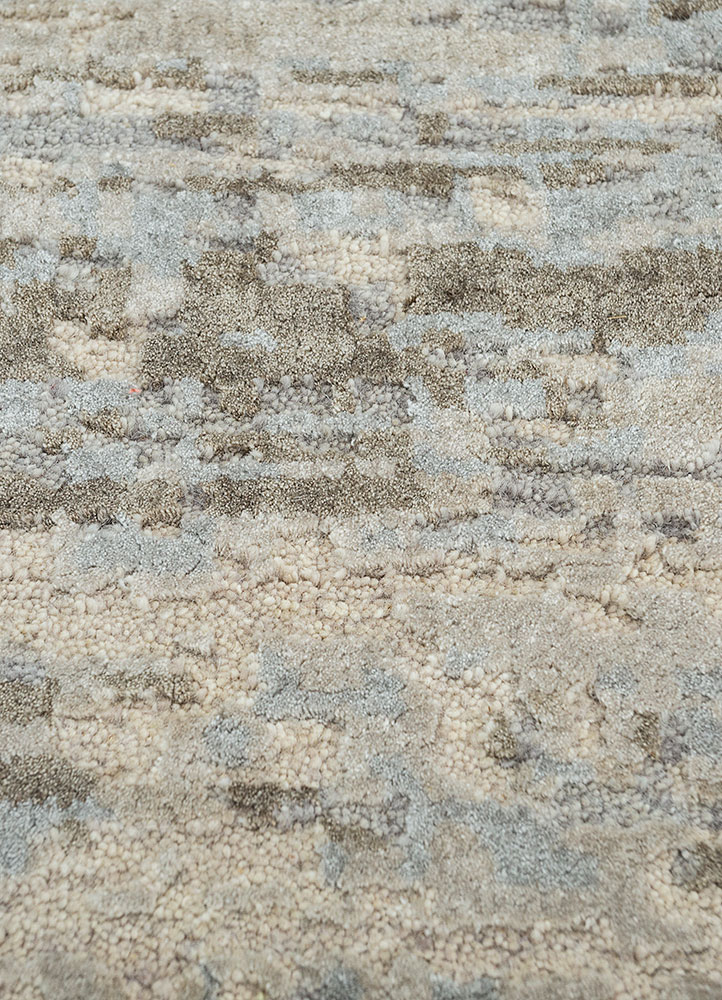 uvenuti ivory wool and bamboo silk hand knotted Rug - CloseUp