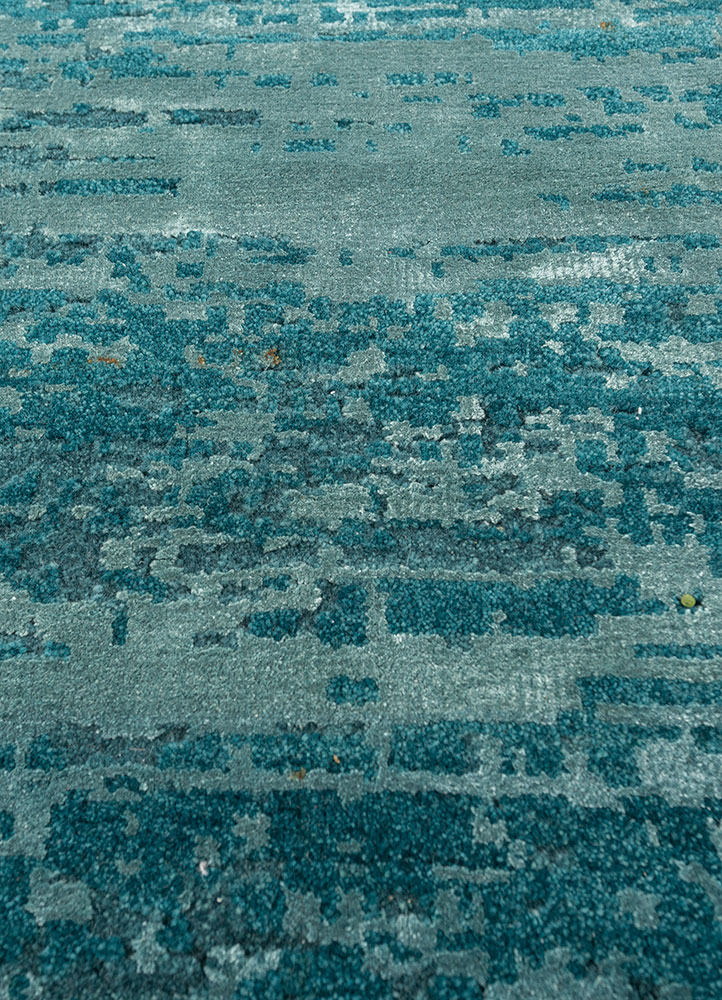 uvenuti blue wool and bamboo silk hand knotted Rug - CloseUp