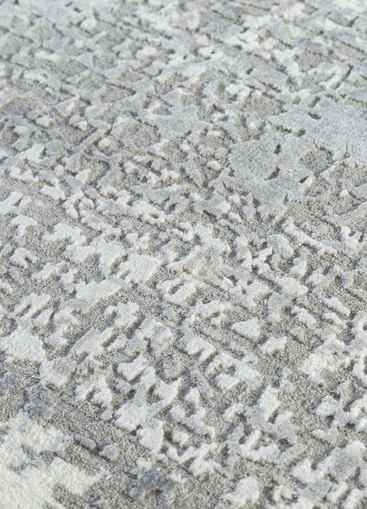uvenuti grey and black wool and bamboo silk hand knotted Rug - CloseUp