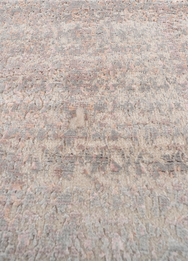 uvenuti ivory wool and bamboo silk hand knotted Rug - CloseUp