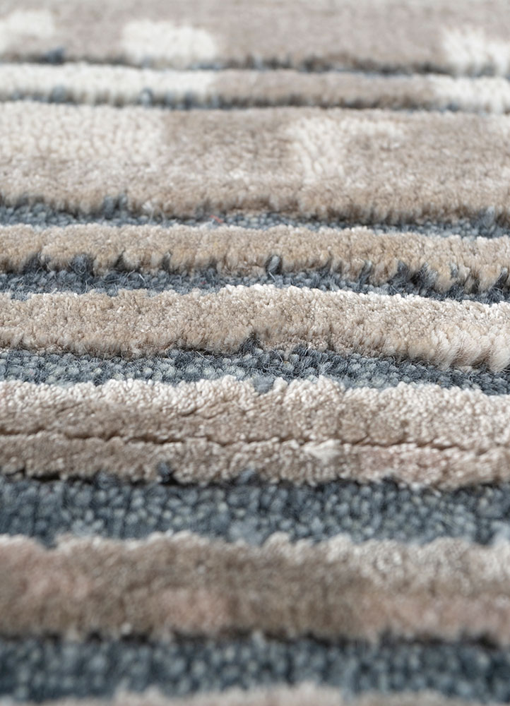 uvenuti blue wool and bamboo silk hand knotted Rug - CloseUp