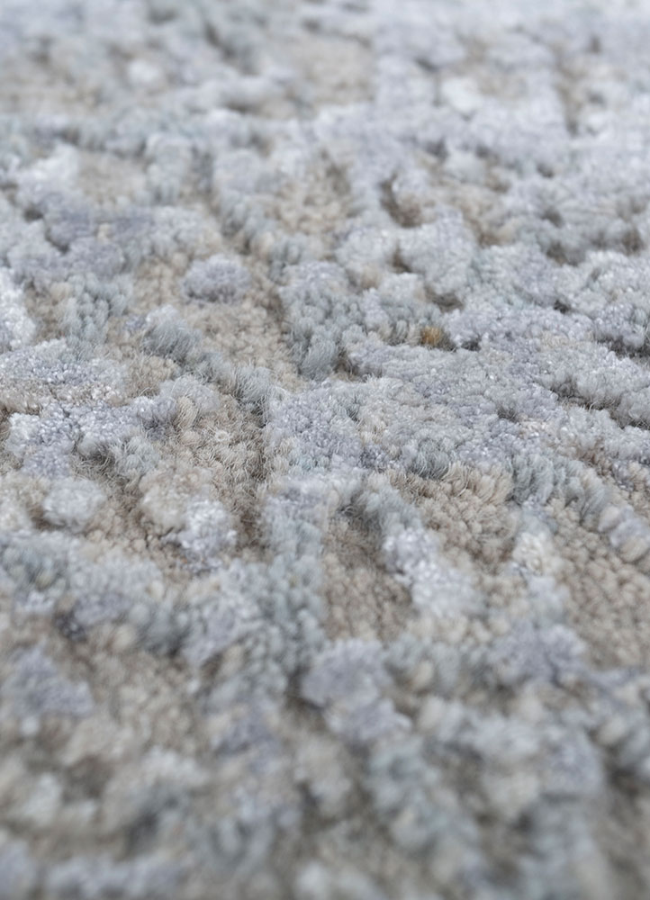 uvenuti grey and black wool and bamboo silk hand knotted Rug - CloseUp