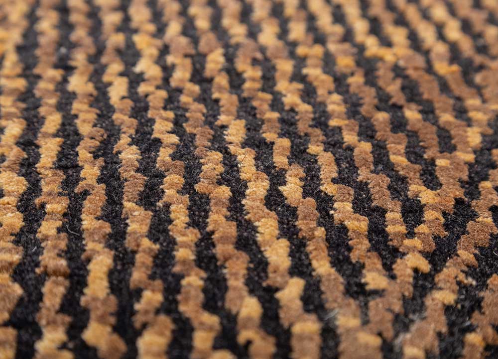 uvenuti grey and black wool and bamboo silk hand knotted Rug - CloseUp
