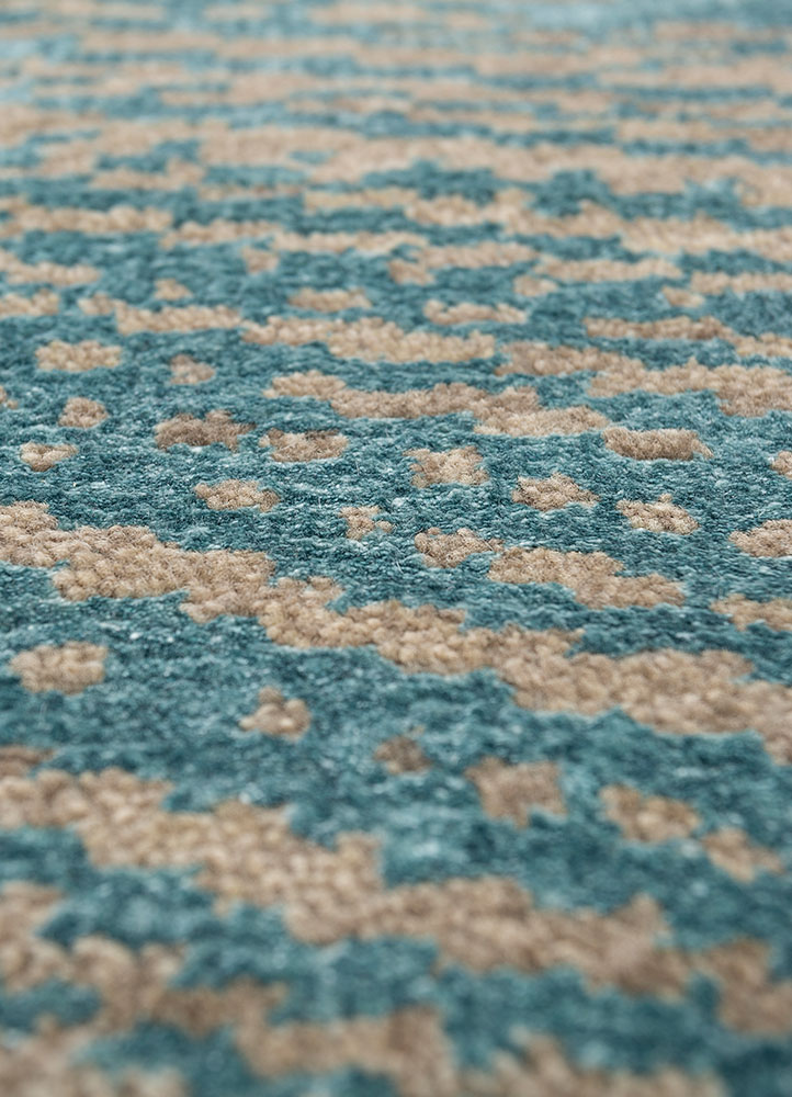 uvenuti beige and brown wool and bamboo silk hand knotted Rug - CloseUp