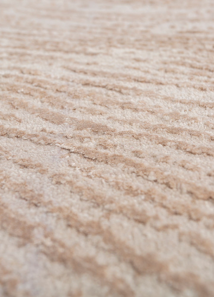 uvenuti ivory wool and bamboo silk hand knotted Rug - CloseUp