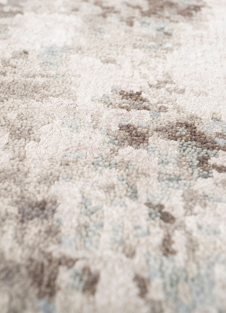 uvenuti ivory wool and bamboo silk hand knotted Rug - CloseUp