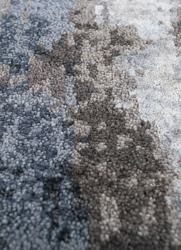 uvenuti ivory wool and bamboo silk hand knotted Rug - CloseUp