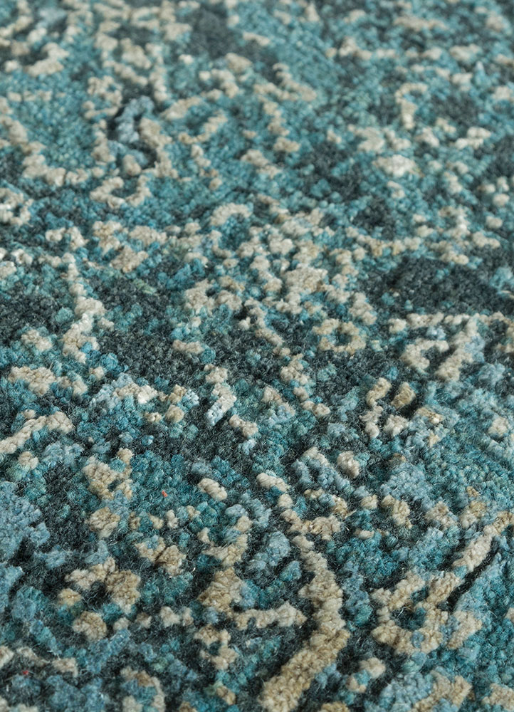 far east blue wool and silk hand knotted Rug - CloseUp