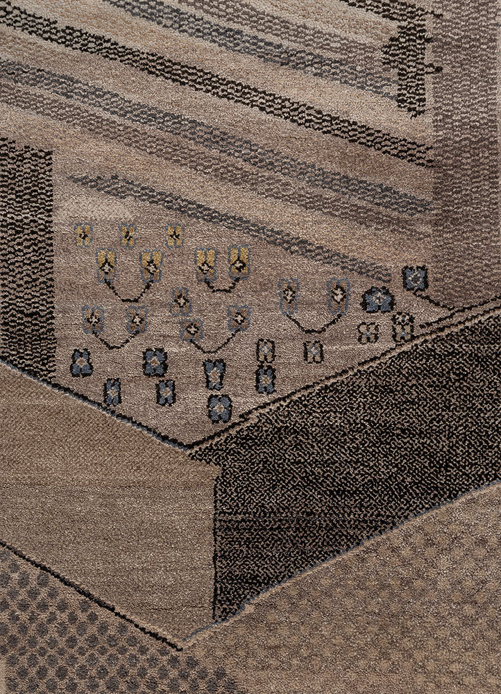 manchaha red and orange wool and silk hand knotted Rug - CloseUp