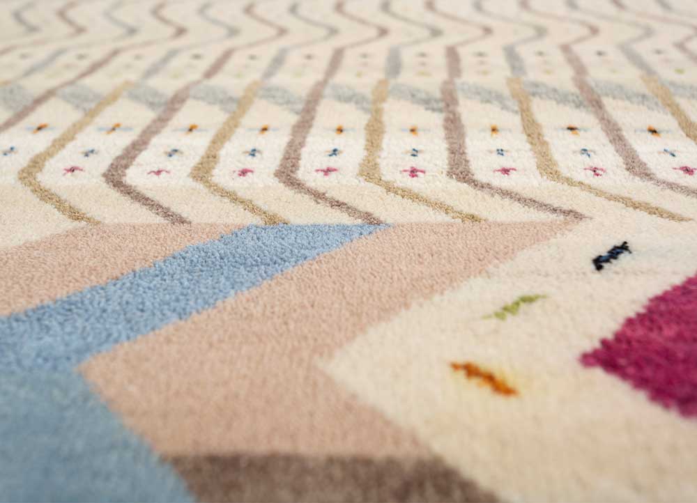 manchaha ivory wool and silk hand knotted Rug - CloseUp