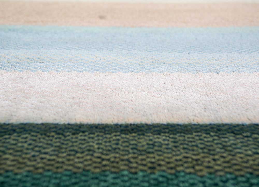 manchaha ivory silk hand knotted Rug - CloseUp