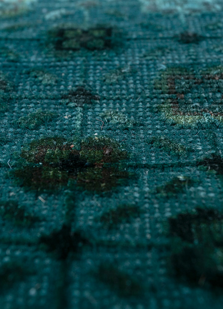 lacuna blue wool and silk hand knotted Rug - CloseUp