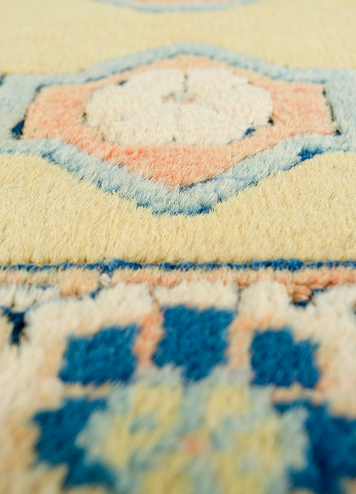 nuray gold wool hand knotted Rug - CloseUp