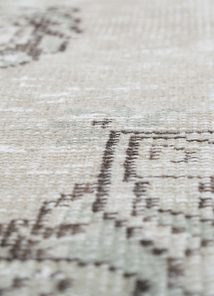 vintage beige and brown wool hand knotted Rug - CloseUp