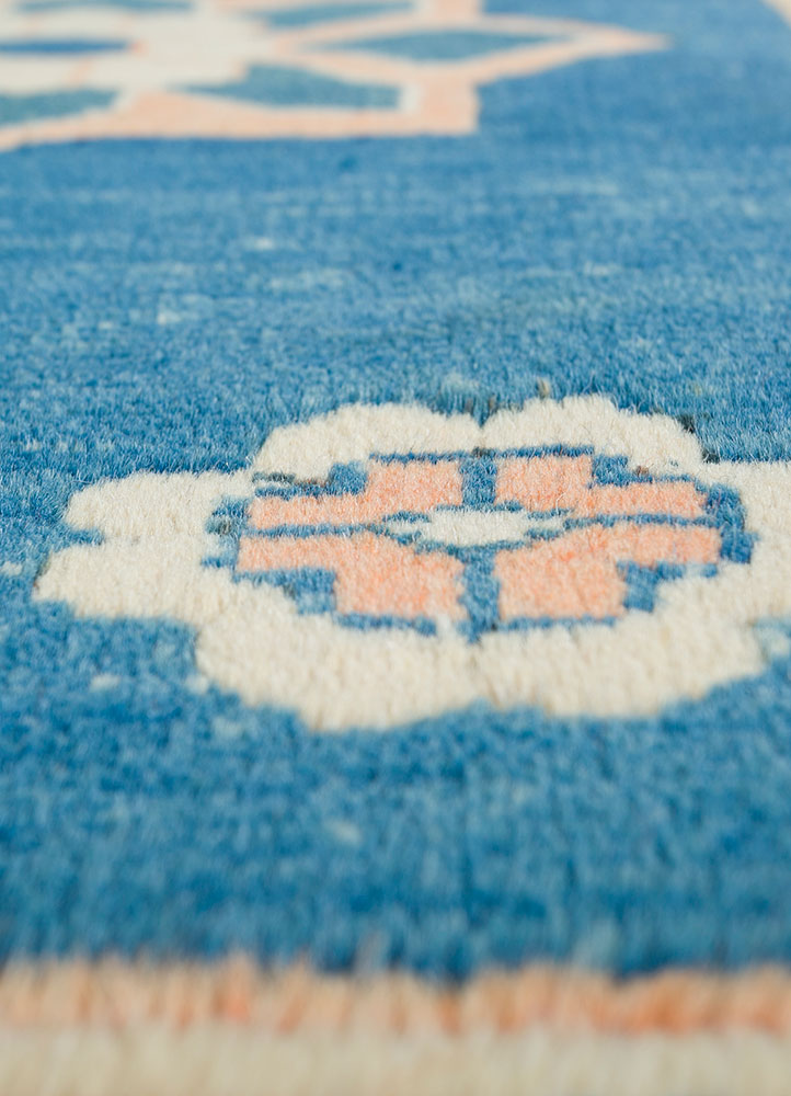 nuray blue wool hand knotted Rug - CloseUp