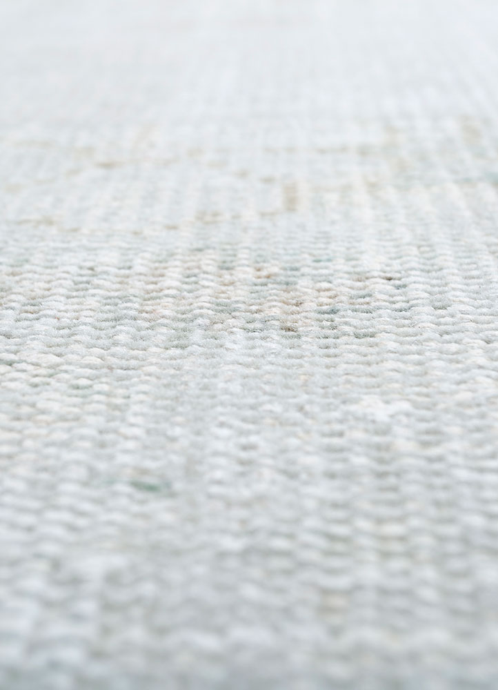 vintage ivory wool hand knotted Rug - CloseUp