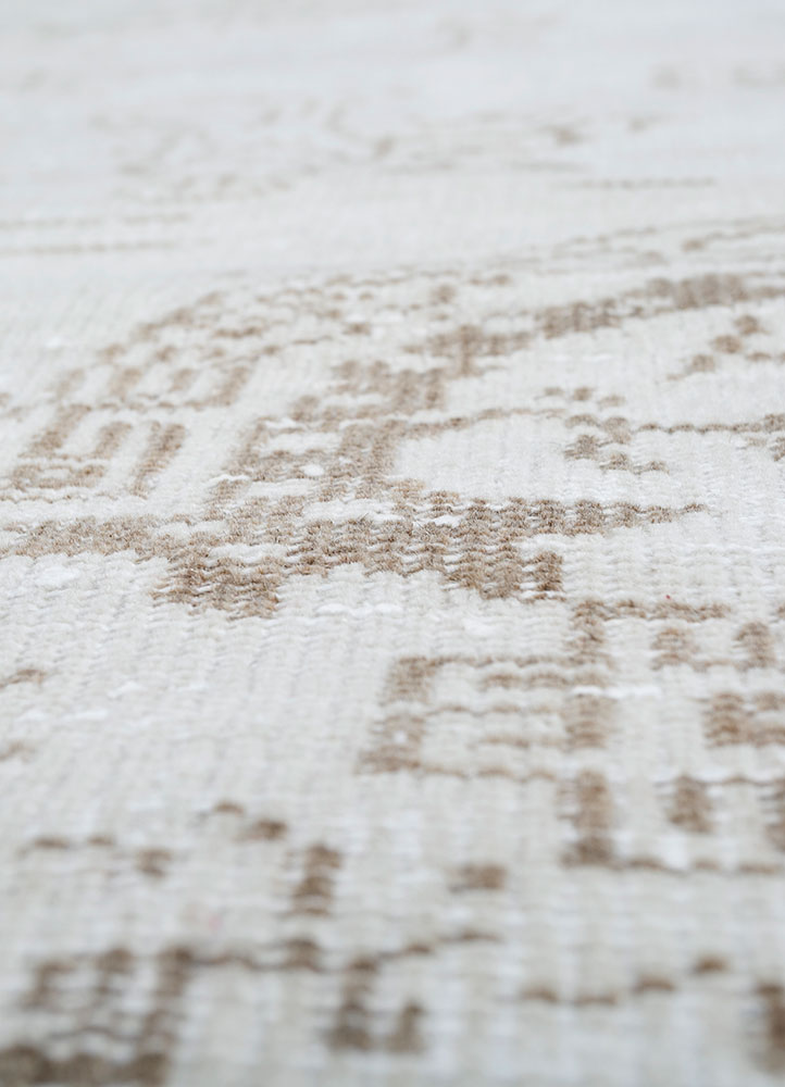 vintage beige and brown wool hand knotted Rug - CloseUp