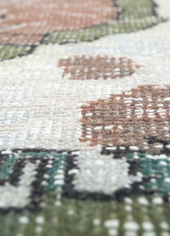 vintage beige and brown wool hand knotted Rug - CloseUp