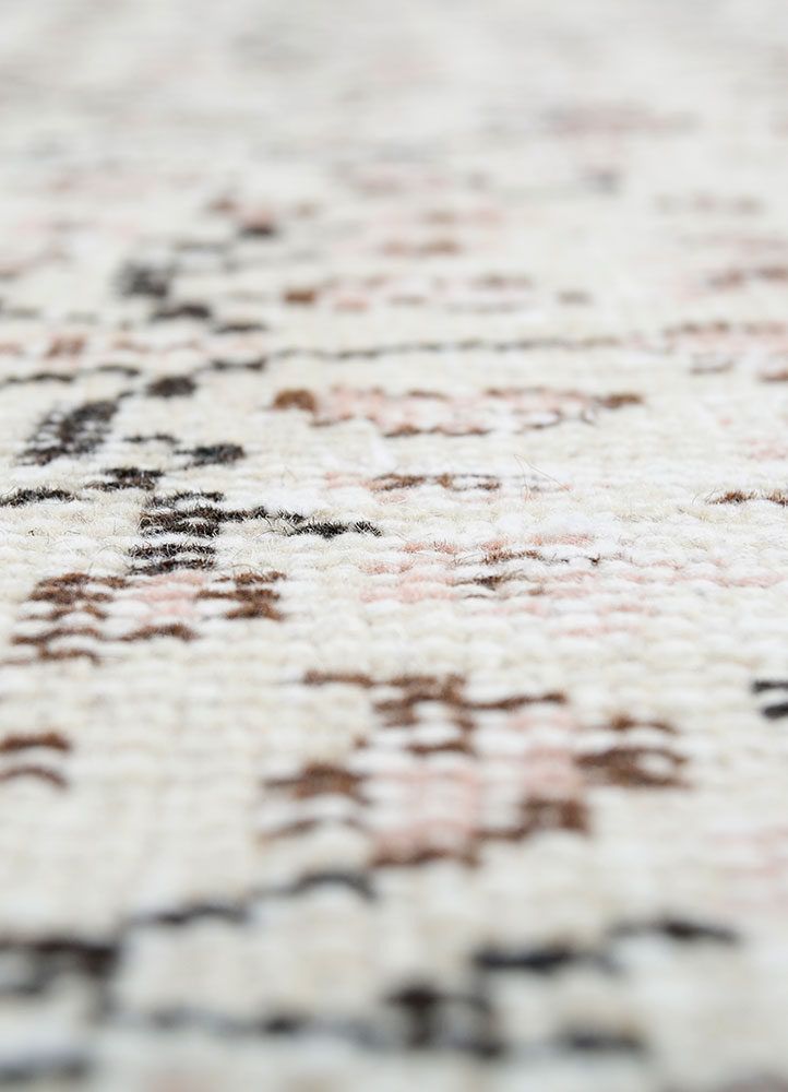vintage ivory wool hand knotted Rug - CloseUp