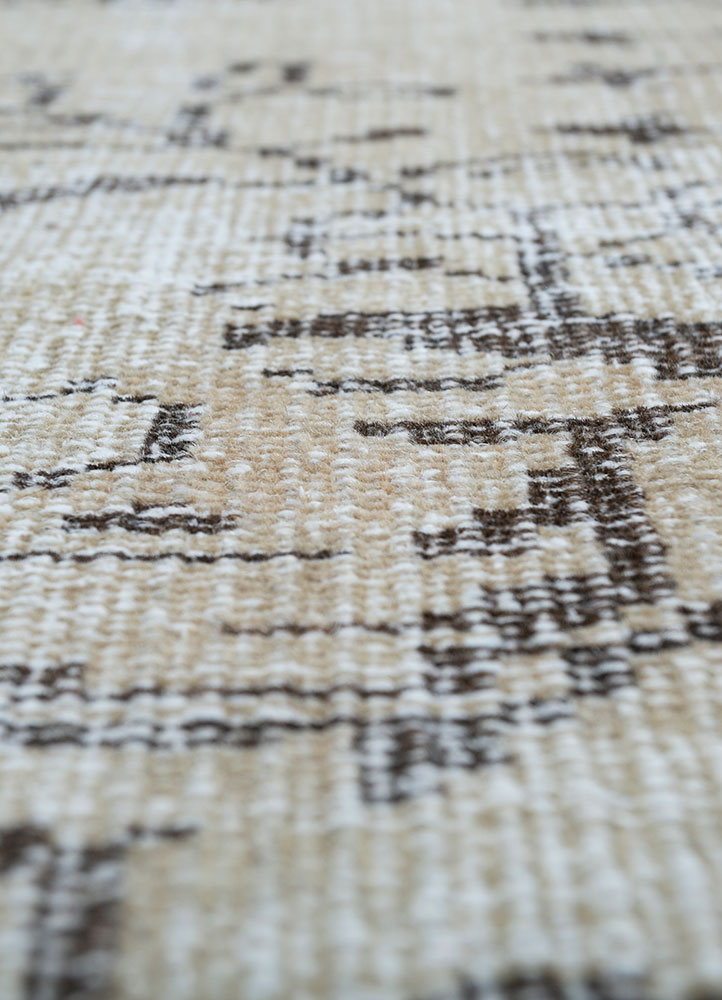 vintage beige and brown wool hand knotted Rug - CloseUp
