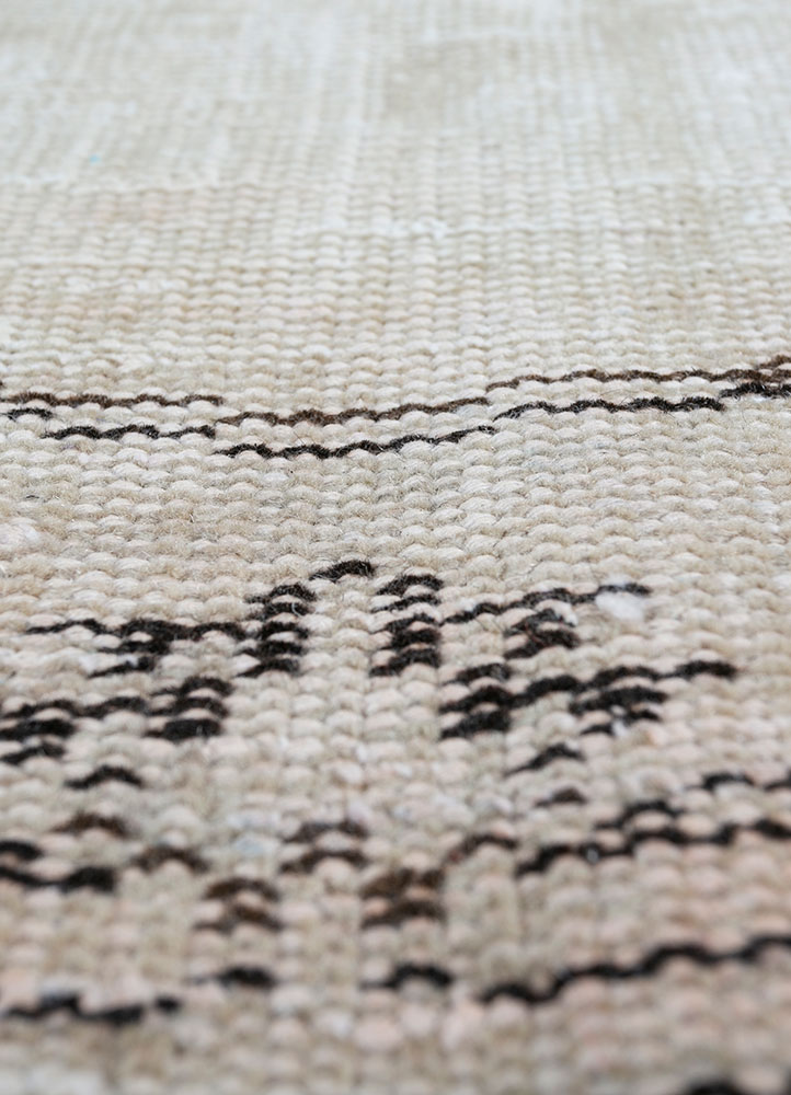 vintage gold wool hand knotted Rug - CloseUp