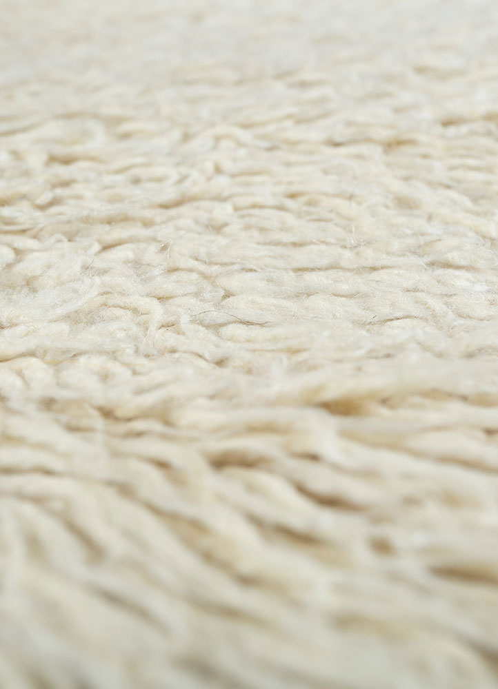 zuri ivory wool hand knotted Rug - CloseUp
