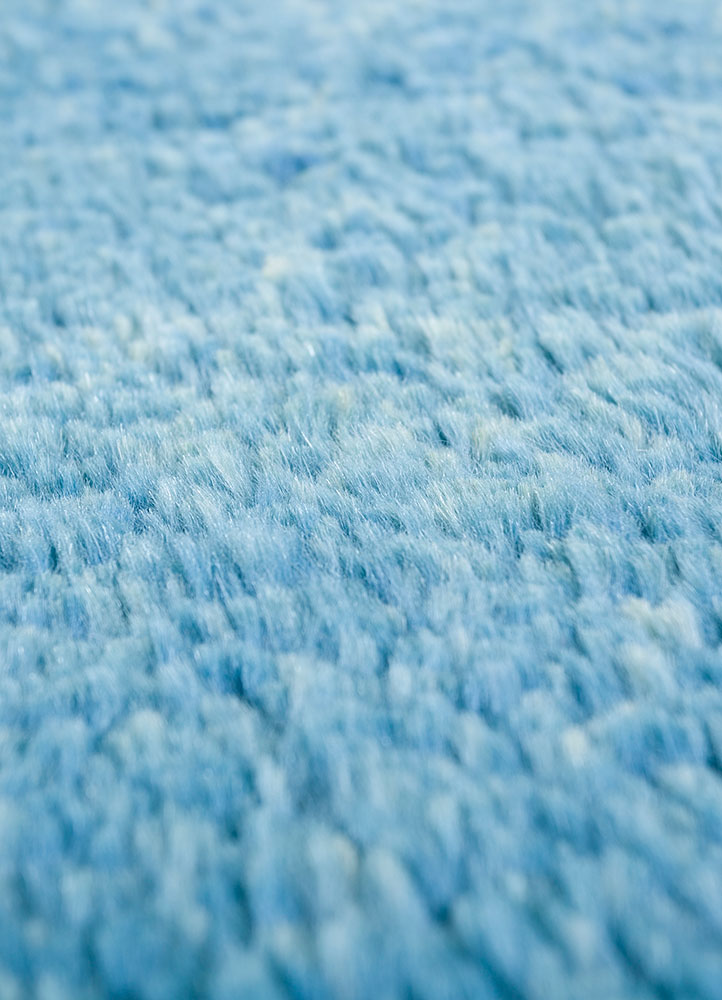 zuri blue wool hand knotted Rug - CloseUp