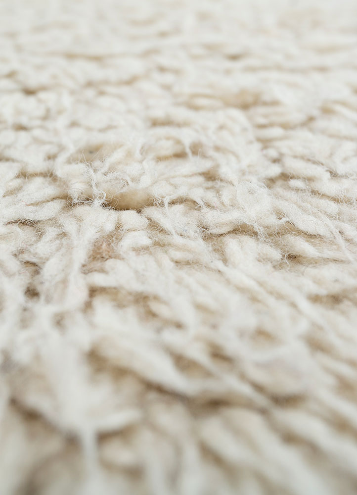 zuri ivory wool hand knotted Rug - CloseUp