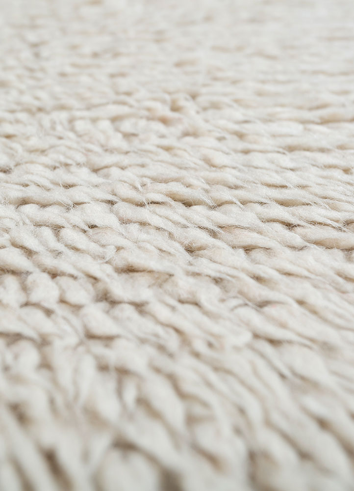 zuri ivory wool hand knotted Rug - CloseUp