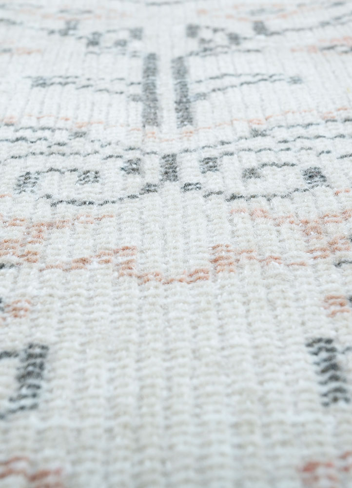 vintage ivory wool hand knotted Rug - CloseUp