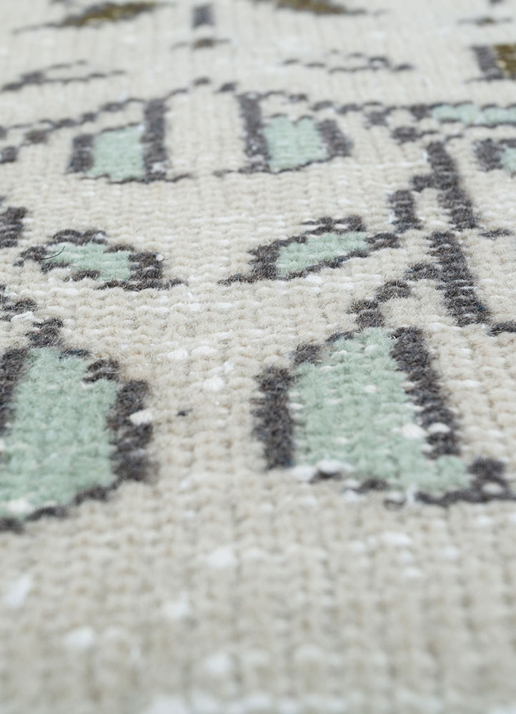 vintage green wool hand knotted Rug - CloseUp