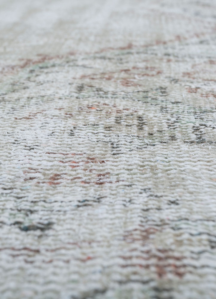vintage beige and brown wool hand knotted Rug - CloseUp