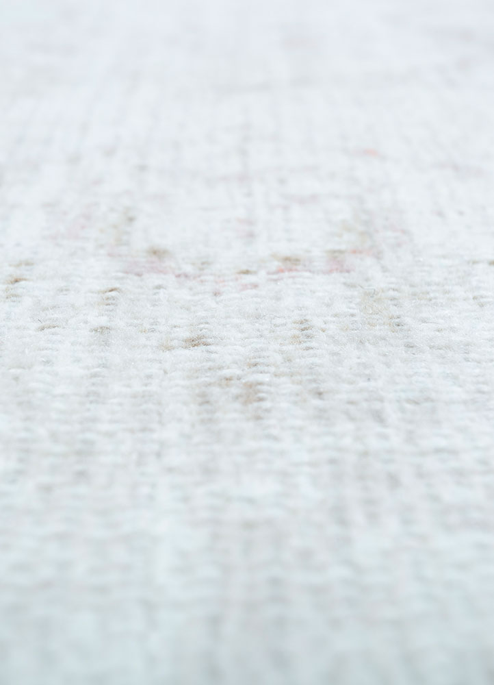 vintage ivory wool hand knotted Rug - CloseUp