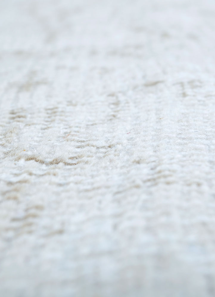 vintage ivory wool hand knotted Rug - CloseUp