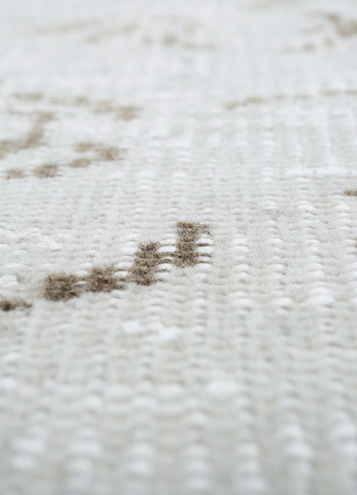 vintage ivory wool hand knotted Rug - CloseUp