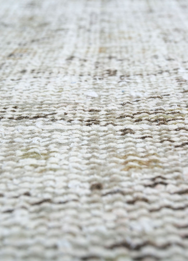 vintage beige and brown wool hand knotted Rug - CloseUp