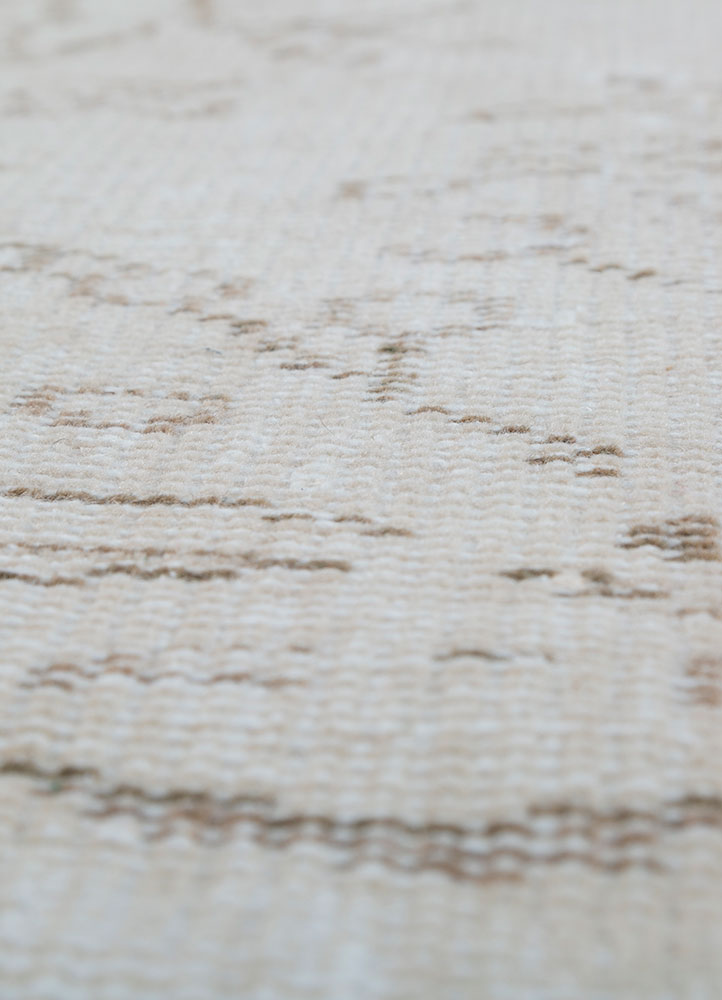 vintage ivory wool hand knotted Rug - CloseUp