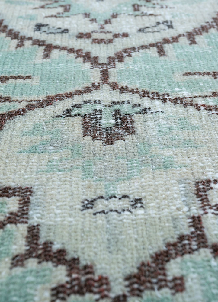 vintage green wool hand knotted Rug - CloseUp