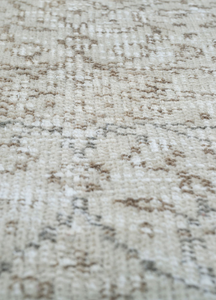 vintage beige and brown wool hand knotted Rug - CloseUp