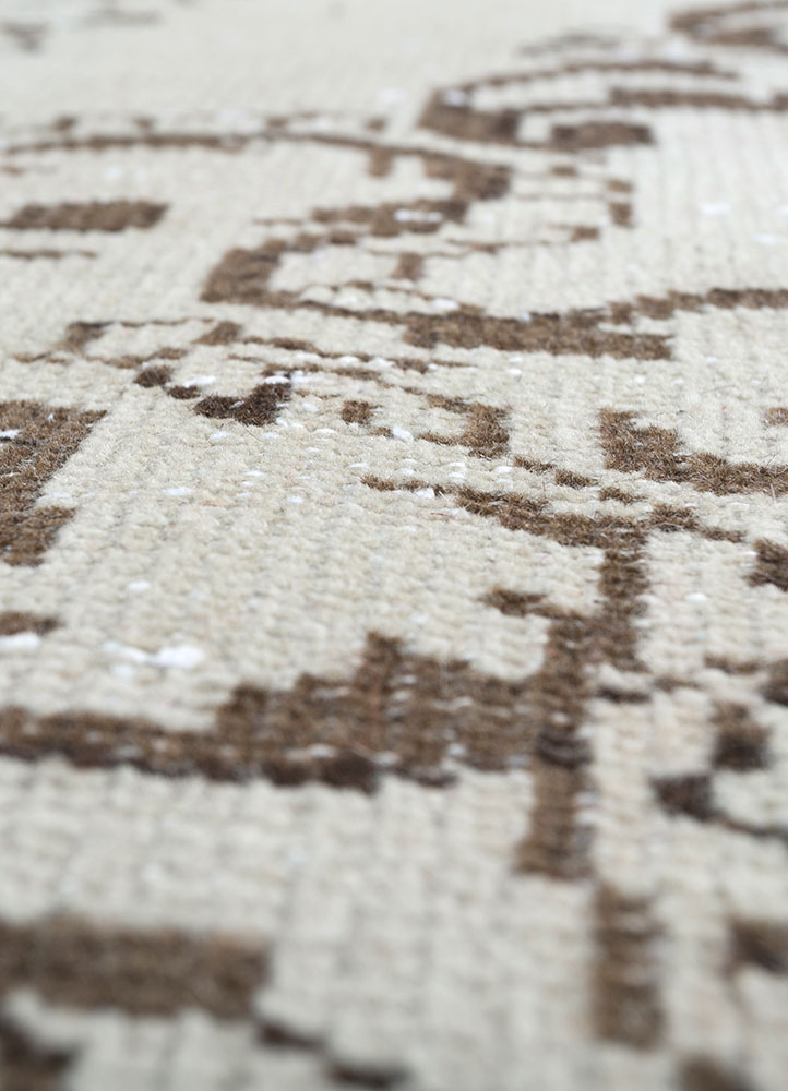 vintage beige and brown wool hand knotted Rug - CloseUp