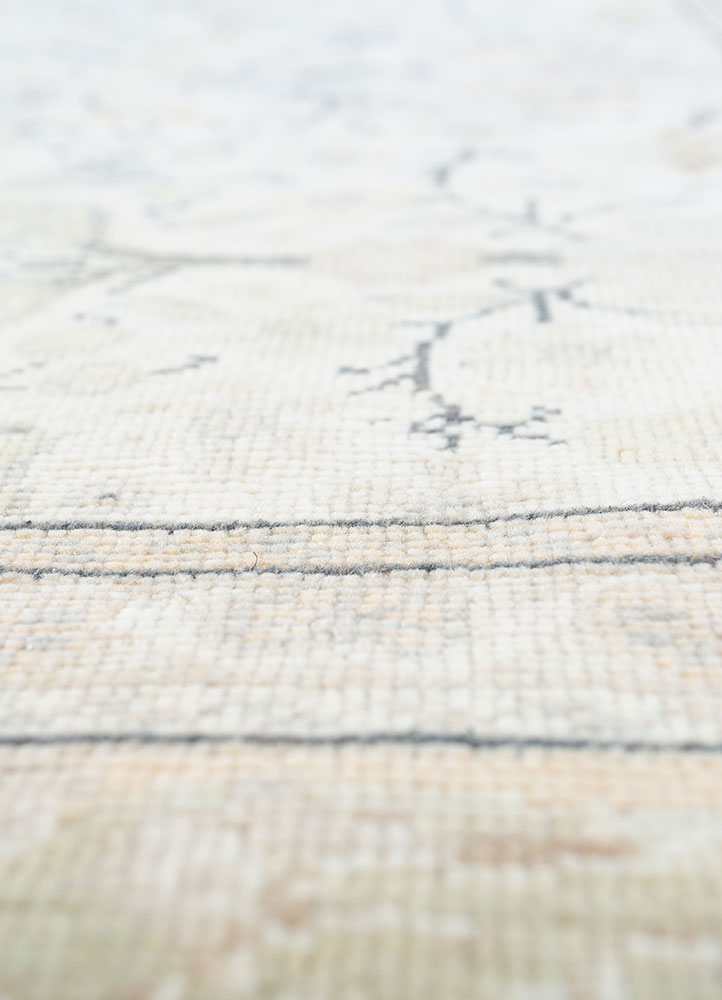 vintage beige and brown wool hand knotted Rug - CloseUp