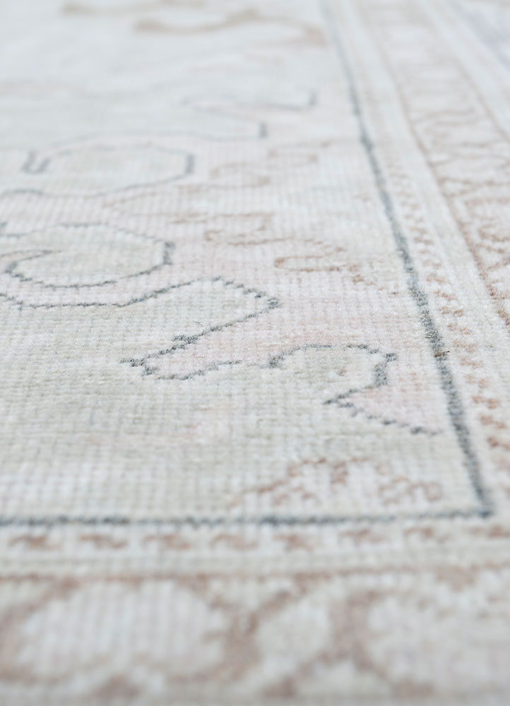 vintage beige and brown wool hand knotted Rug - CloseUp