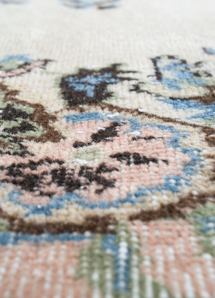 vintage beige and brown wool hand knotted Rug - CloseUp