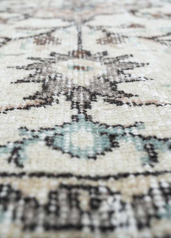 vintage beige and brown wool hand knotted Rug - CloseUp