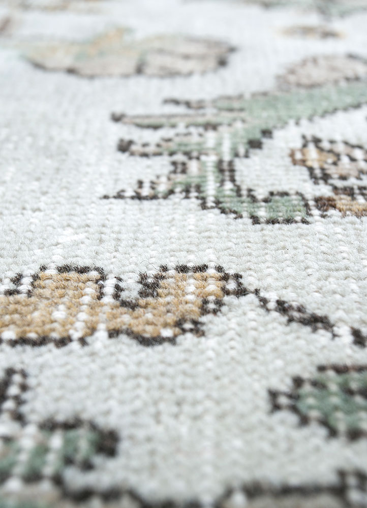 vintage beige and brown wool hand knotted Rug - CloseUp