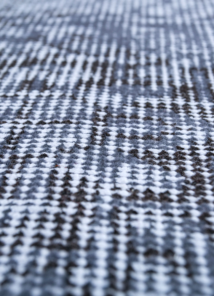 lacuna grey and black wool hand knotted Rug - CloseUp