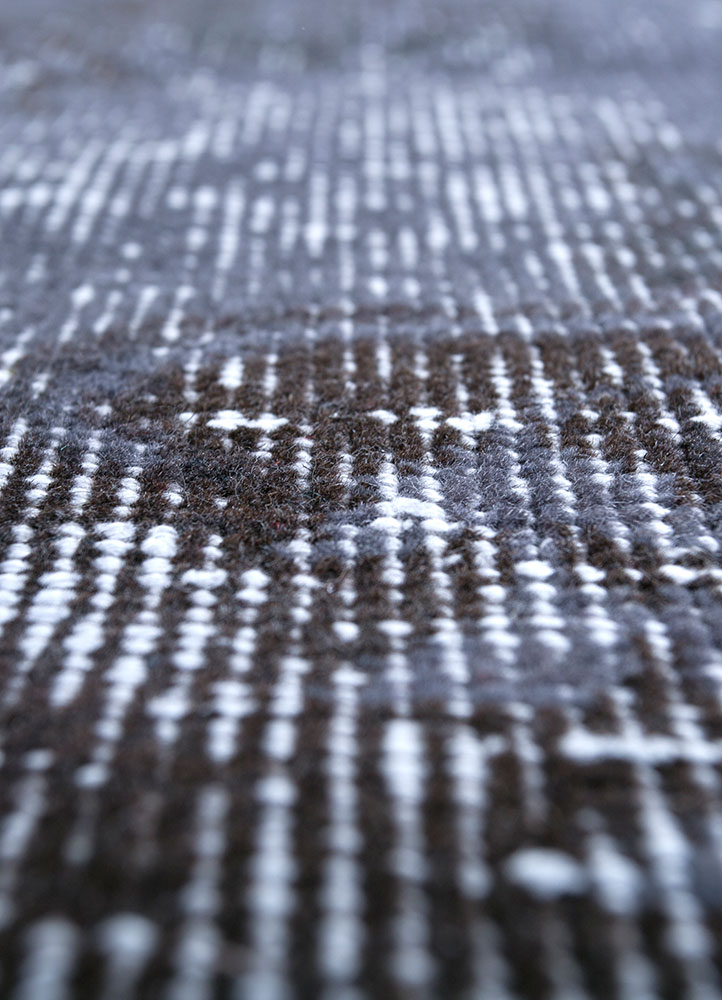 lacuna grey and black wool hand knotted Rug - CloseUp