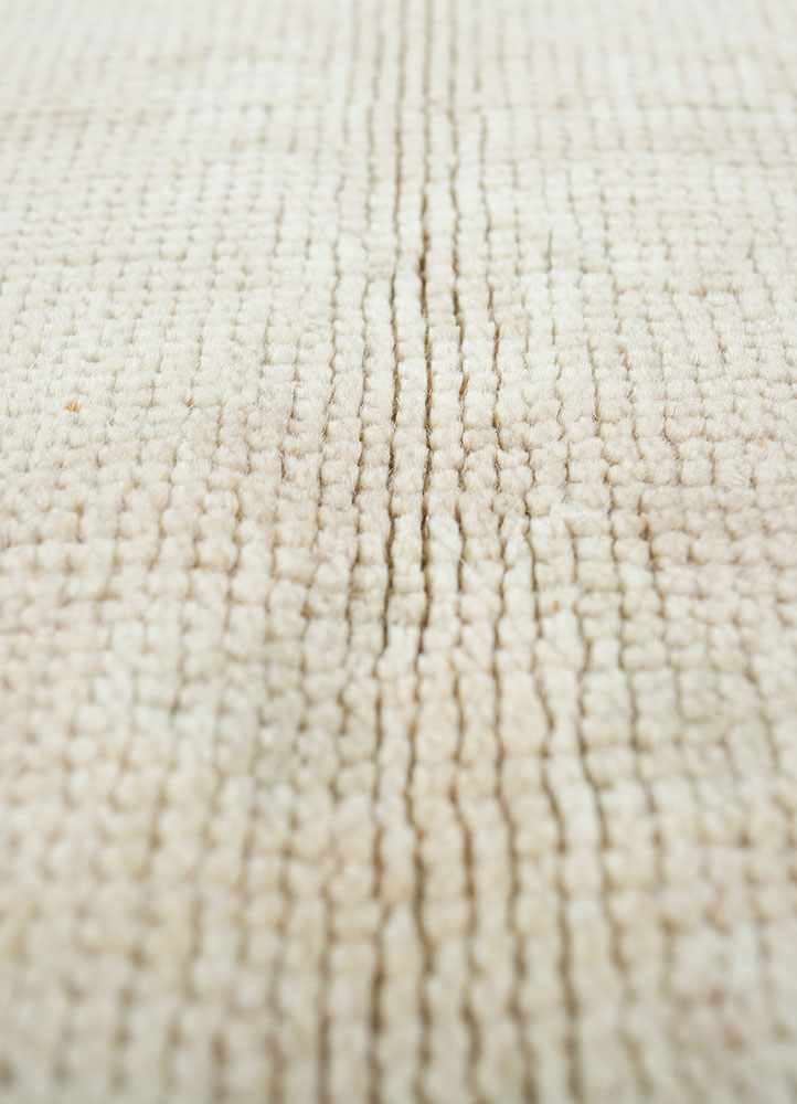 vintage beige and brown wool hand knotted Rug - CloseUp