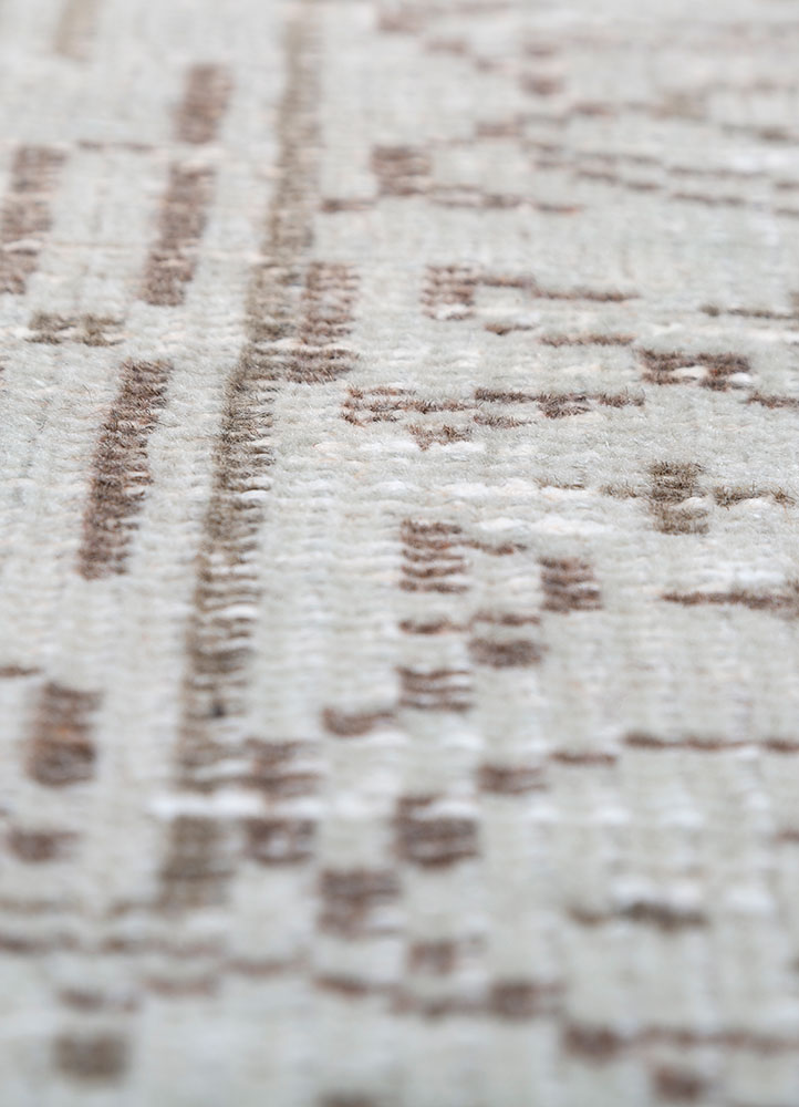 vintage ivory wool hand knotted Rug - CloseUp